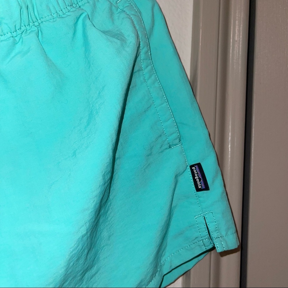 Patagonia womens baggie style shorts (2.5 inch inseam) - Picture 3 of 5